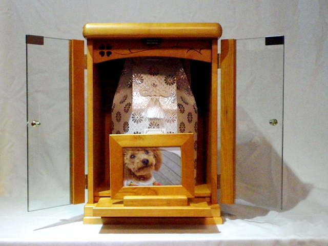 画像2: ４寸の六角骨袋ごと入る高品質なペット仏壇　天然木　クローバー　１２号　