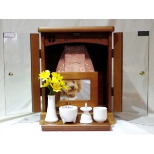 画像: ４寸の六角骨袋ごと入る高品質なペット仏壇　天然木　クローバー　１２号　