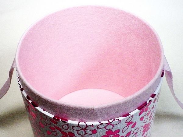 画像: 洋風タイプ骨壺ケース　「　桜　」ホワイトレザー調　大　4寸用　 日本製